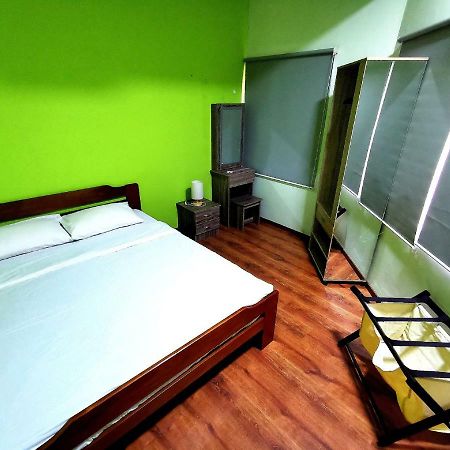 Fat Rhino Hotel 亞庇 外观 照片